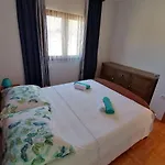 公寓 Ferienwohnung-roncevic-nur-50-m-vom-meer *