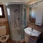 Ferienwohnung-roncevic-nur-50-m-vom-meer 公寓 马斯莱尼察
