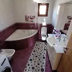 公寓 Ferienwohnung-roncevic-nur-50-m-vom-meer 马斯莱尼察