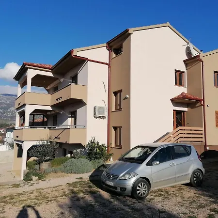 Ferienwohnung-roncevic-nur-50-m-vom-meer Apartman Maslenica