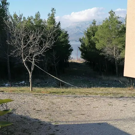 Ferienwohnung-roncevic-nur-50-m-vom-meer *