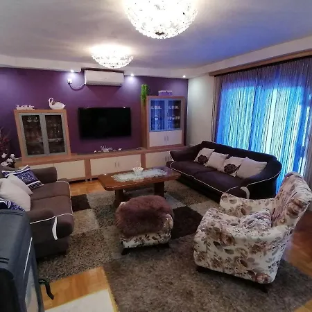 Apartman Ferienwohnung-roncevic-nur-50-m-vom-meer