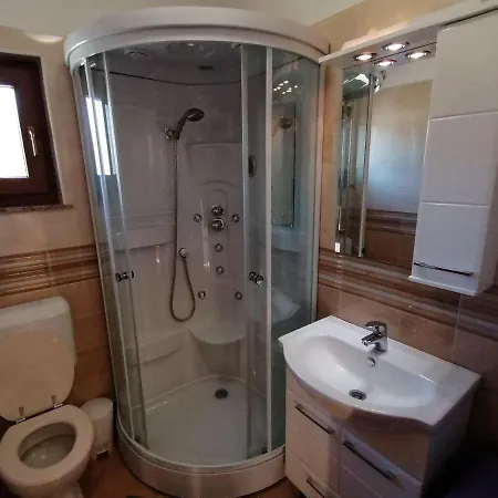 Ferienwohnung-roncevic-nur-50-m-vom-meer Apartman Maslenica