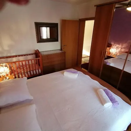 Ferienwohnung-roncevic-nur-50-m-vom-meer