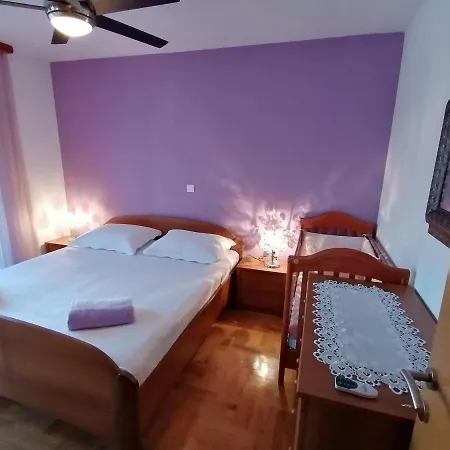 Ferienwohnung-roncevic-nur-50-m-vom-meer Apartman Maslenica