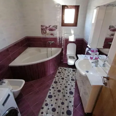 아파트 Ferienwohnung-roncevic-nur-50-m-vom-meer 마슬레니차