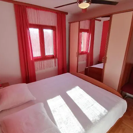 Apartman Ferienwohnung-roncevic-nur-50-m-vom-meer Maslenica