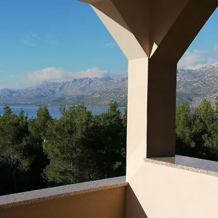 Ferienwohnung-roncevic-nur-50-m-vom-meer 아파트