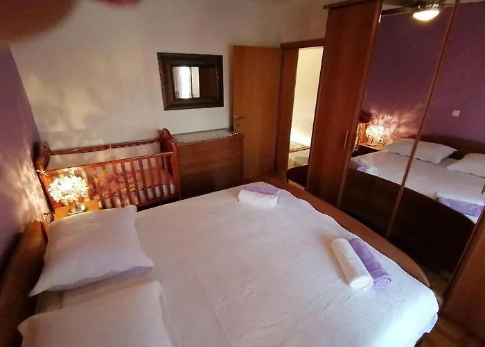 Ferienwohnung-roncevic-nur-50-m-vom-meer