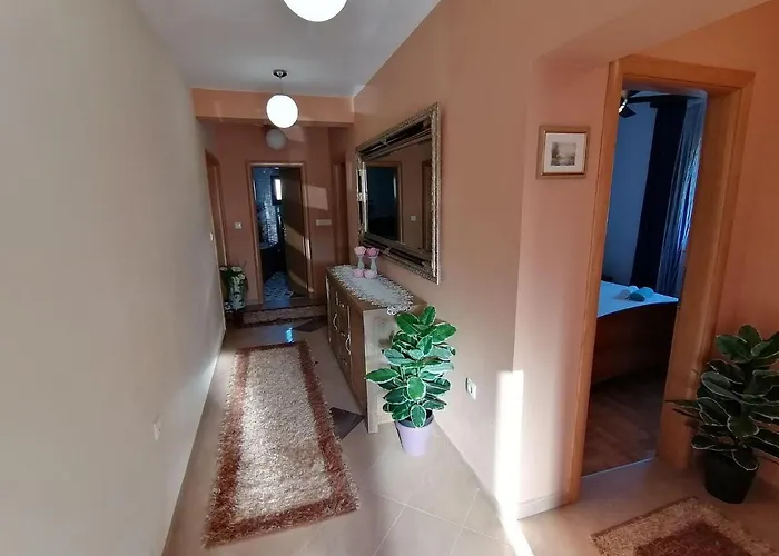 Ferienwohnung-roncevic-nur-50-m-vom-meer Apartman