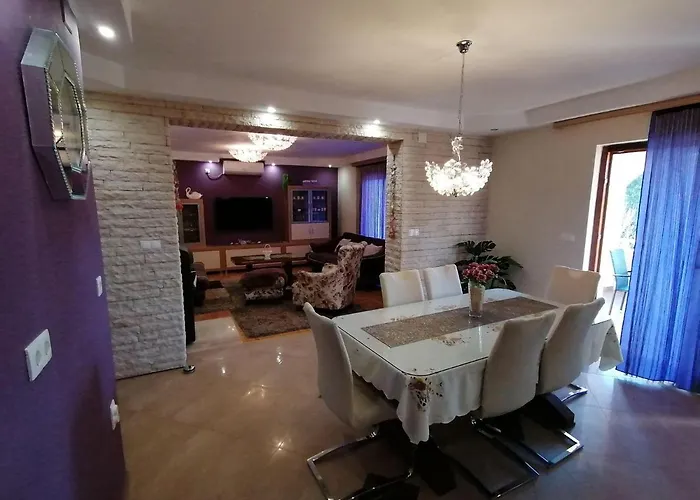 Ferienwohnung-roncevic-nur-50-m-vom-meer Apartman *