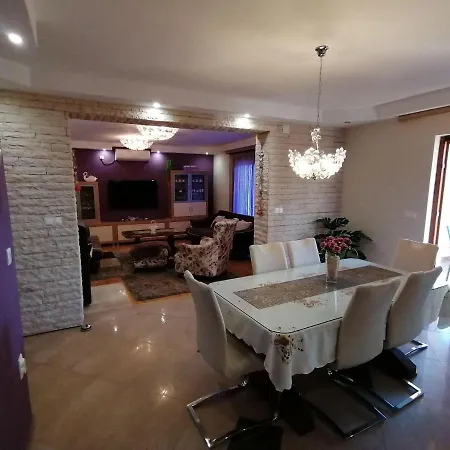Ferienwohnung-roncevic-nur-50-m-vom-meer Apartment *