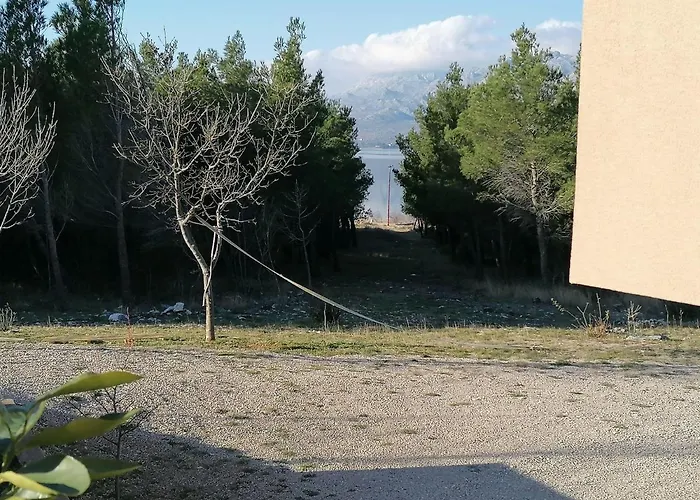 Ferienwohnung-roncevic-nur-50-m-vom-meer *