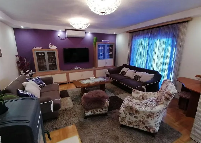Апартаменты Ferienwohnung-roncevic-nur-50-m-vom-meer