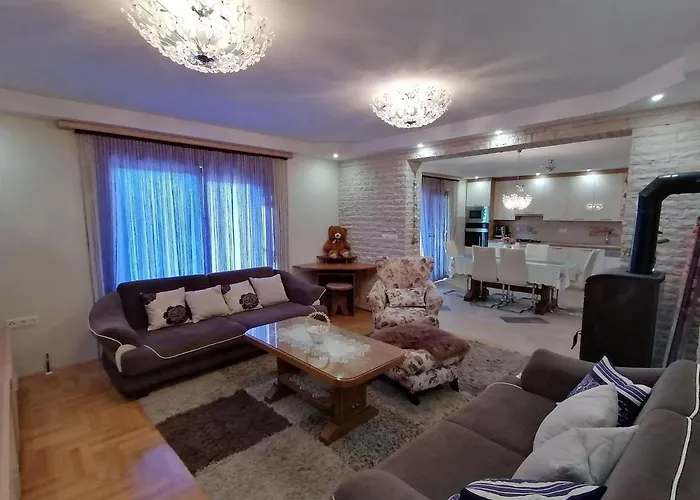Апартаменты Ferienwohnung-roncevic-nur-50-m-vom-meer Масленица